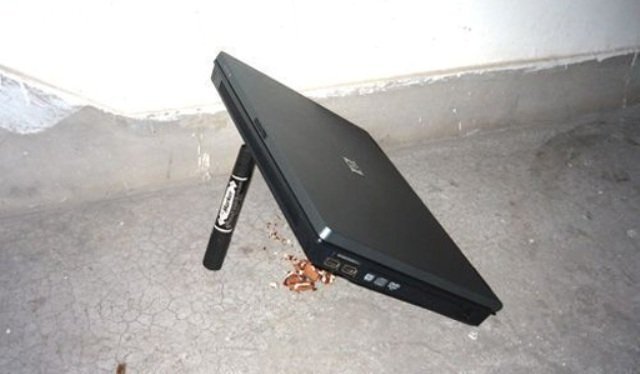 LaptopFunny28729-1.jpg
