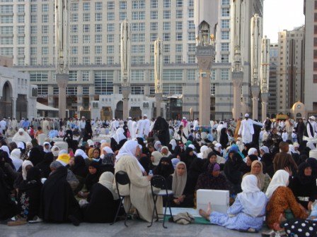 21iftarmadinah15 1 - The Most Precious Moments In The Most Precious Places.