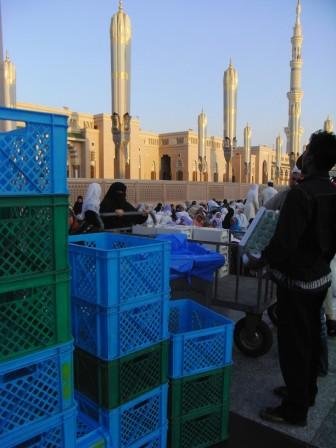 21iftarmadinah16 1 - The Most Precious Moments In The Most Precious Places.