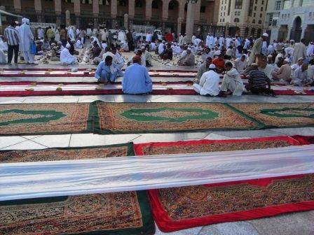 21iftarmadinah19 1 - The Most Precious Moments In The Most Precious Places.