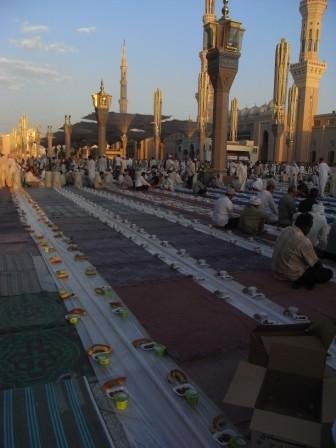 21iftarmadinah23 1 - The Most Precious Moments In The Most Precious Places.