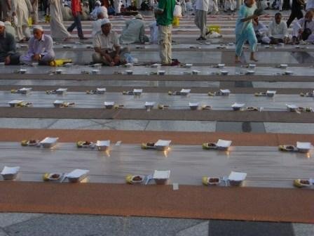 21iftarmadinah26 1 - The Most Precious Moments In The Most Precious Places.