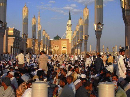 21iftarmadinah4 1 - The Most Precious Moments In The Most Precious Places.