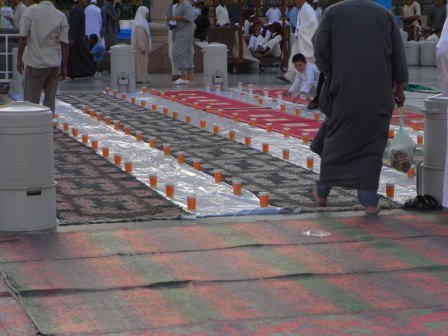 21iftarmadinah7 1 - The Most Precious Moments In The Most Precious Places.