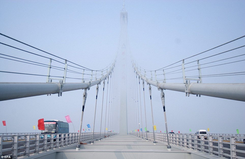 article20097480CCC9D5E00000578287 964x62 1 - World's longest sea bridge opens in China.