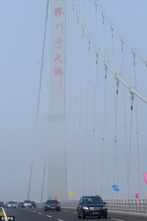 article20097480CCC9D6200000578764 470x70 1 - World's longest sea bridge opens in China.