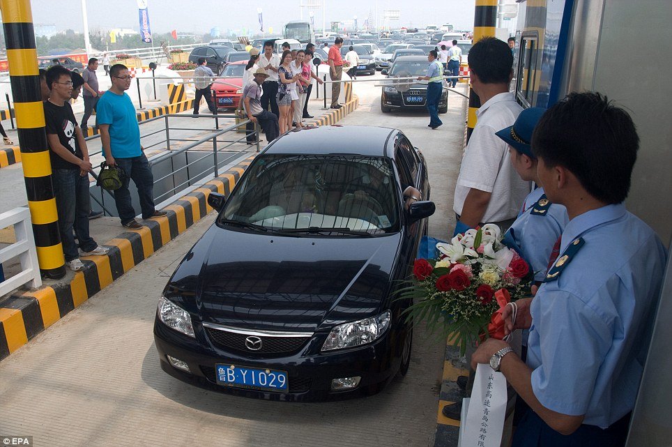 article20097480CCC9E0D00000578527 964x64 1 - World's longest sea bridge opens in China.