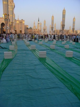 madinah2iftar5 1 - The Most Precious Moments In The Most Precious Places.