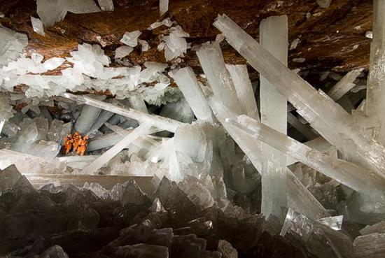 returncrystalcaves27_27283_600x450550-1.jpg