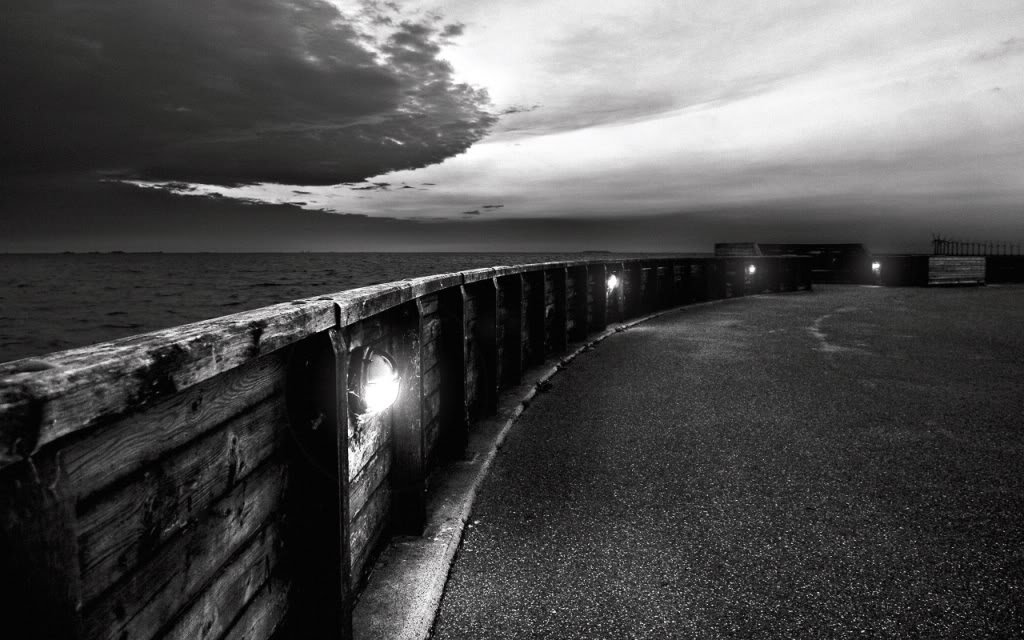 ws_Black_Cloudy_Day_1280x1024-1.jpg
