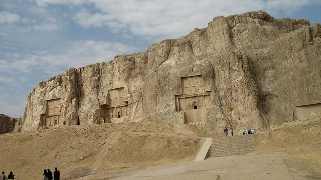 NaqsheRustam2 1 - Living Rock – Massive Monuments Carved In Situ.