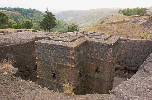 stgeorgelalibela1 1 - Living Rock – Massive Monuments Carved In Situ.