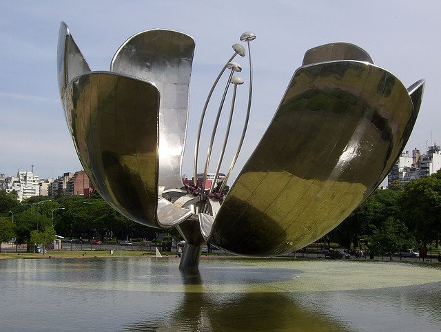 1 1 - Floris Genérica- The Big Metal Flower of Buenos Aires.