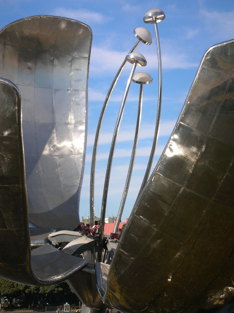 1492353394 d310986085 b 1 - Floris Genérica- The Big Metal Flower of Buenos Aires.