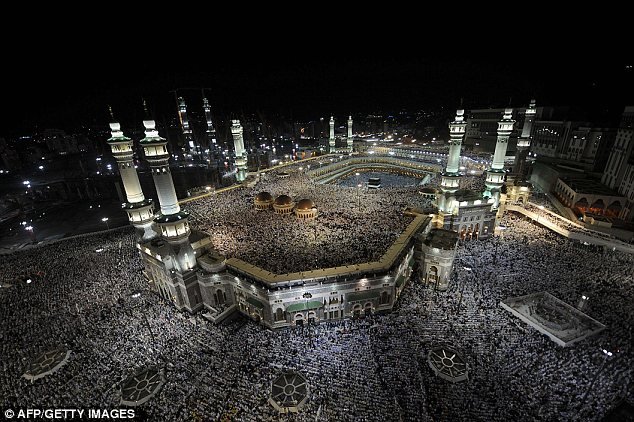 article20582840E9D4E0B00000578863 634x42 1 - Hajj 1432/2011 pictures