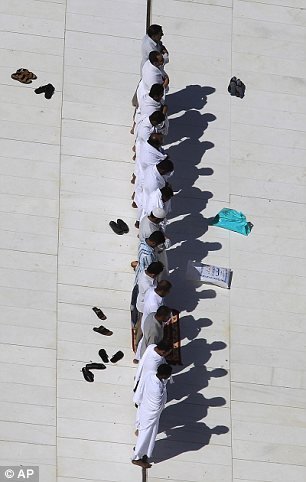 article20582840EAA6A2B00000578838 306x48 1 - Hajj 1432/2011 pictures