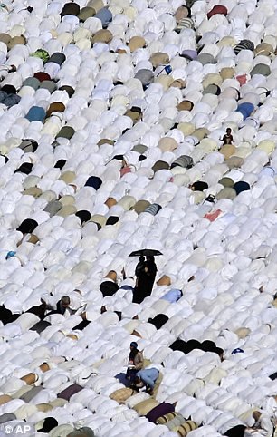 article20582840EAA78B600000578795 306x48 1 - Hajj 1432/2011 pictures