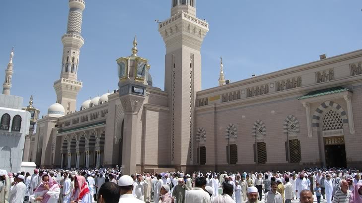 masjidnabawiyard 1 - How many of you have made your pilgrimage to Mecca? Share your experiences!