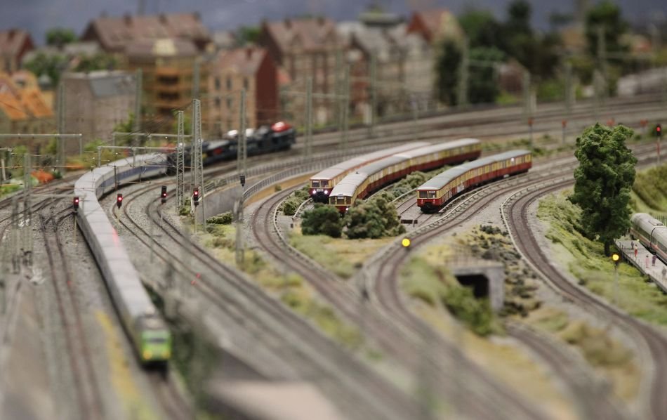 143120788jpg 061111 1 - LOXX - Berlin's amazing toy train landscape.