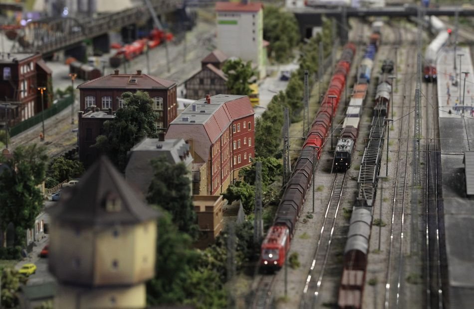 143124983jpg 061043 1 - LOXX - Berlin's amazing toy train landscape.