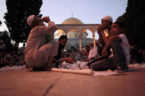 ramadan2012palestine31ljpgw1000h 1 - Ramadhan 2012 around the world in pictures