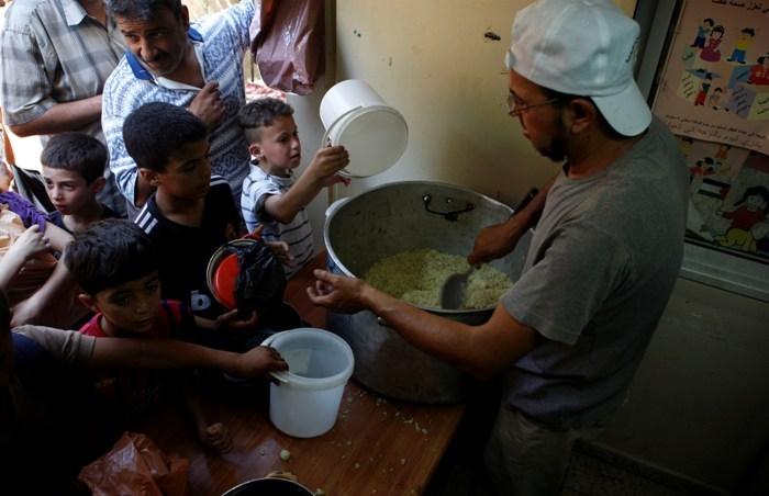 ramadan2012palestine9ramadanmealnablus3w 1 - Ramadhan 2012 around the world in pictures