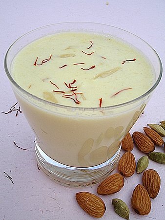 badamdoodh-1.jpg