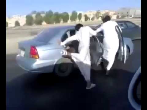 TVA0NzdTV295SWcx_o_crazyarabssandalskati-1.jpg