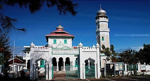 015GroundZeroTsunamiAtjeh 1 - Mosques in Indonesia