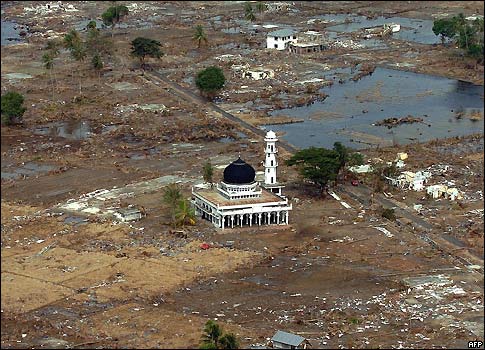 TsunamiMosqueBandaaceh 1 - Mosques in Indonesia