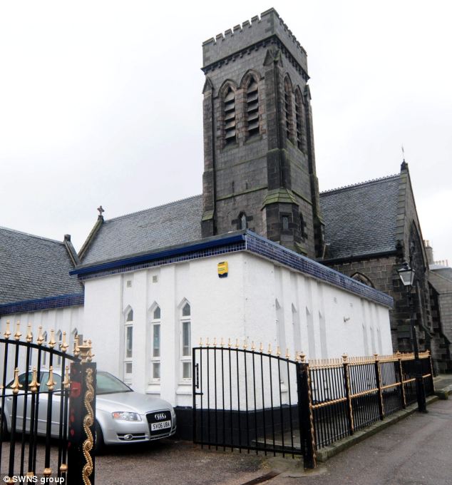 aberdeen zps02b78330 1 - Muslims praying inside the Church in UK