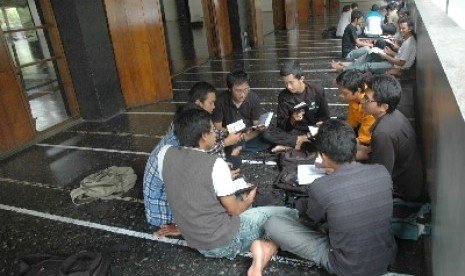 aktivitasdiskusimahasiswadiserambimasjid-1.jpg
