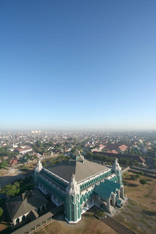 almarkazalislamimosquemakassartermegahda 1 - Mosques in Indonesia