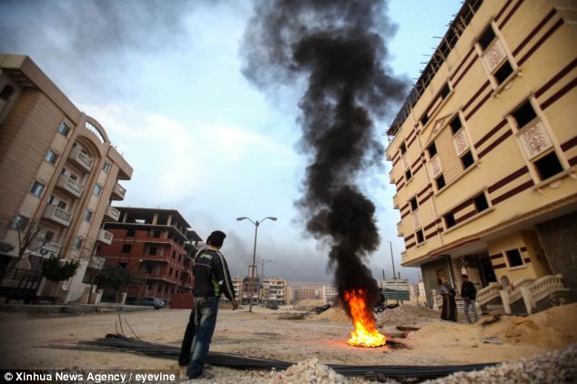 article2287902186D4502000005DC418 634x42 1 - NEWS: Swarms of Locusts in Egypt