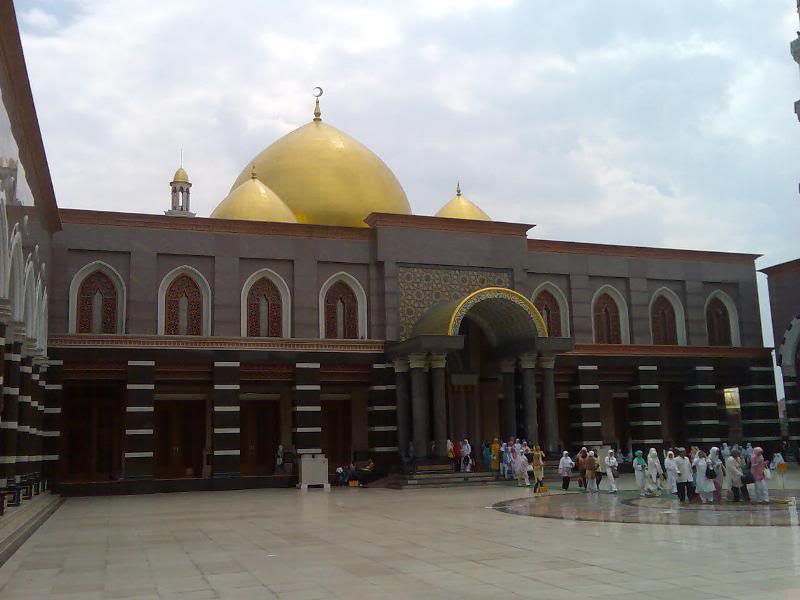 mesjid_kubah_emas_exterior_3-1.jpg