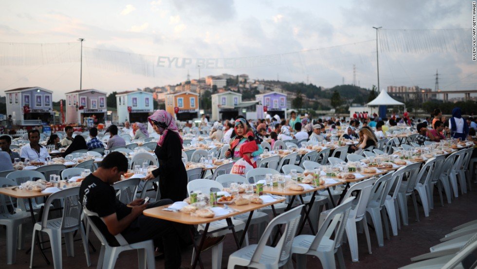 13071022325705ramadan0710horizontallarge 1 - Ramadhan 2013 around the world in pictures