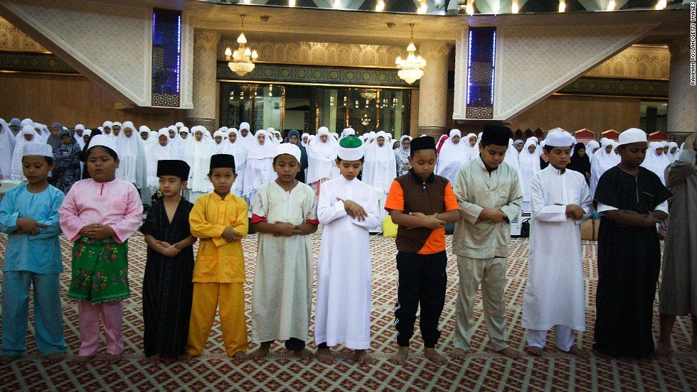 13071806334306ramadan0717horizontallarge 1 - Ramadhan 2013 around the world in pictures