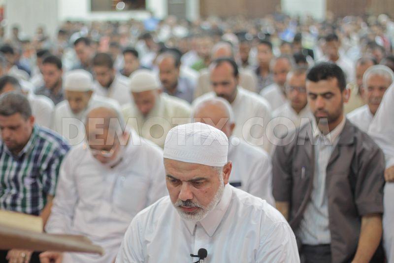 1373414780ismailhaniyaattendsfirsttarawe-1.jpg