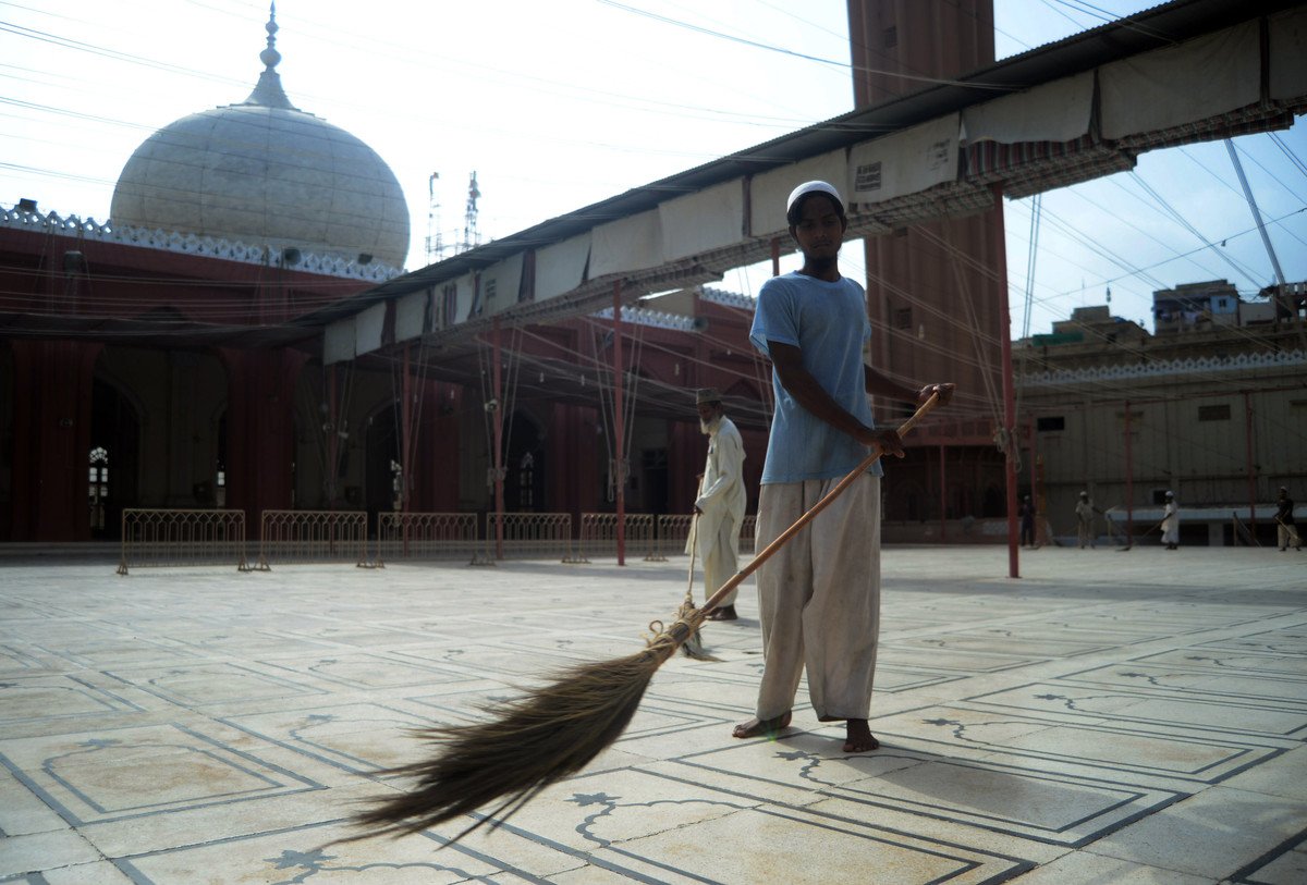 slide 307832 2681604 free 1 - Ramadhan 2013 around the world in pictures