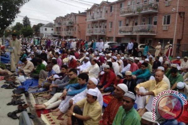 20130810MuslimNewyork001 1 - In pictures: Eid al-Fitr 2013