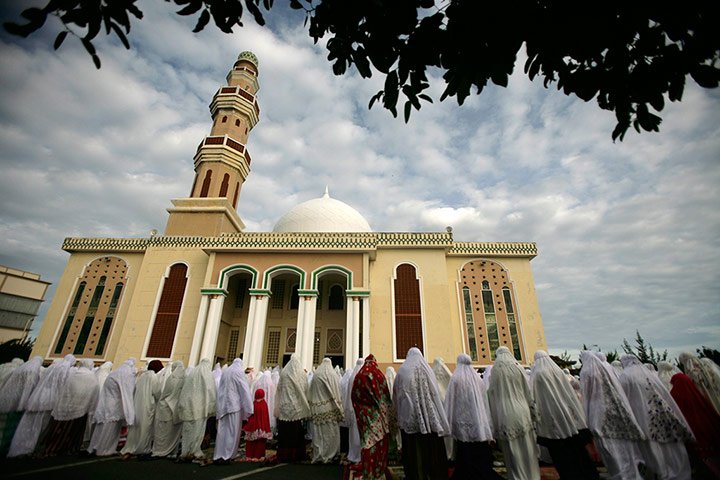 IndonesianMuslimscelebr005 1 - In pictures: Eid al-Fitr 2013