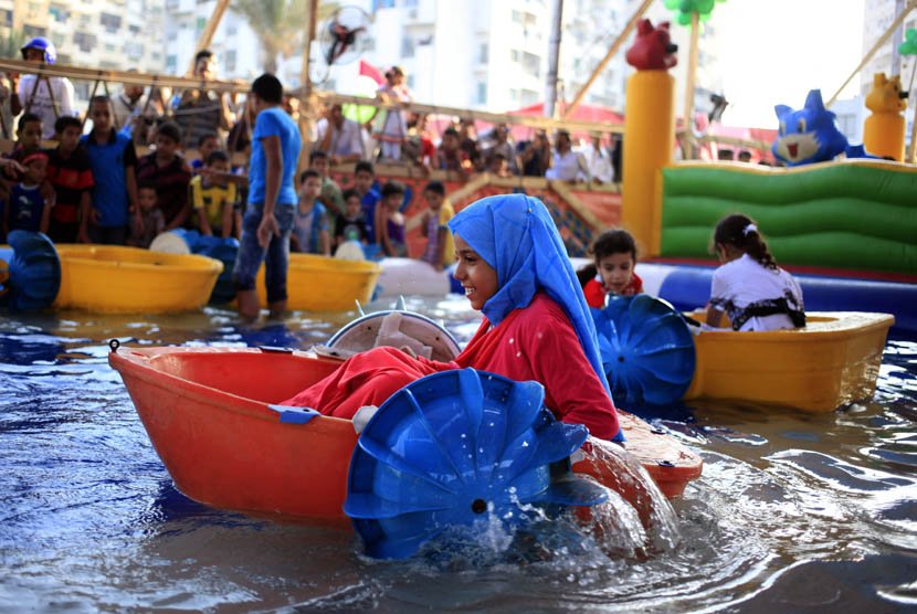 anakanakbermainperahuairdiarenapermainan 1 - In pictures: Eid al-Fitr 2013