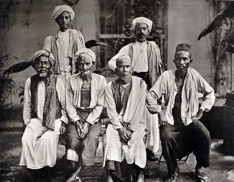 acehhajjis1880 1 - Fascinating Photos of Pilgrims in 1880