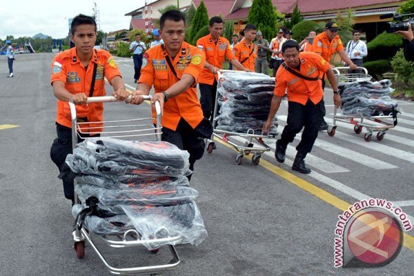 20141230antarafotobodypackbasarna 1 - Indonesia AirAsia Plane Missing