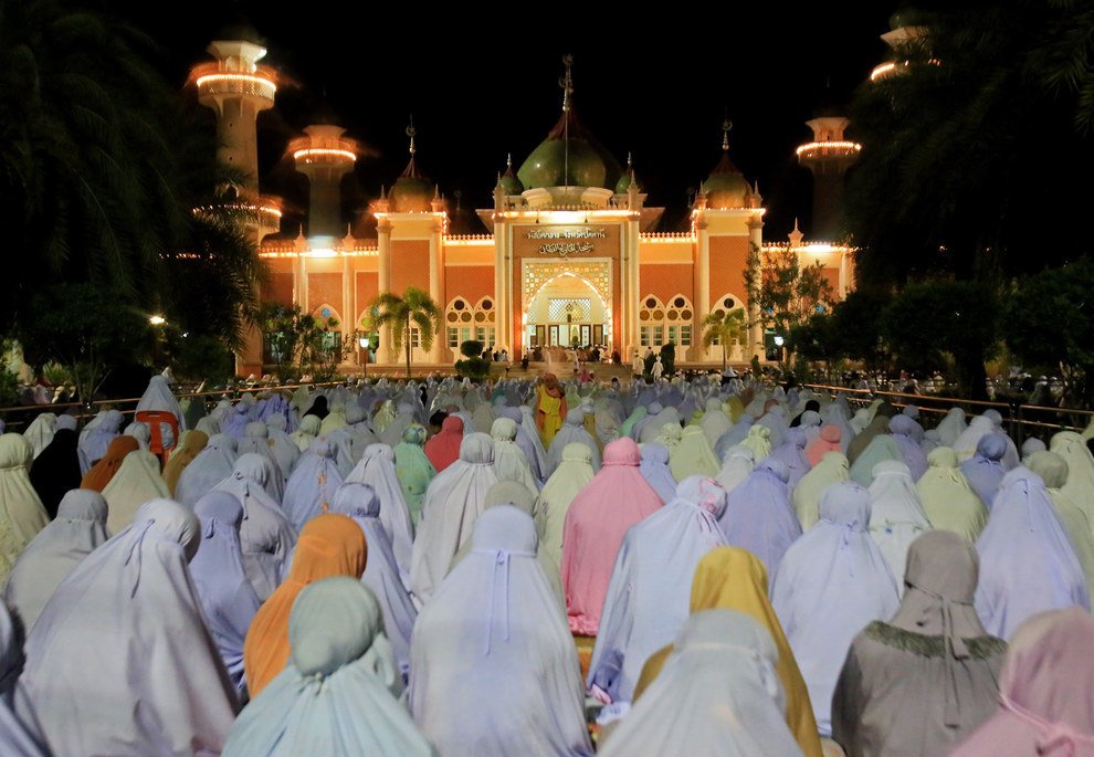 enhancedbuzzwide461614347449659 1 - In pictures: Ramadhan 2015 around the world