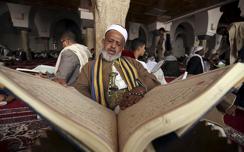 ramadanKoranatt_3347723k-1.jpg