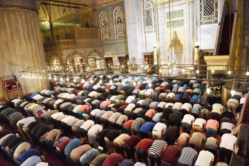 ramadanpreyistan 3345490k 1 - In pictures: Ramadhan 2015 around the world