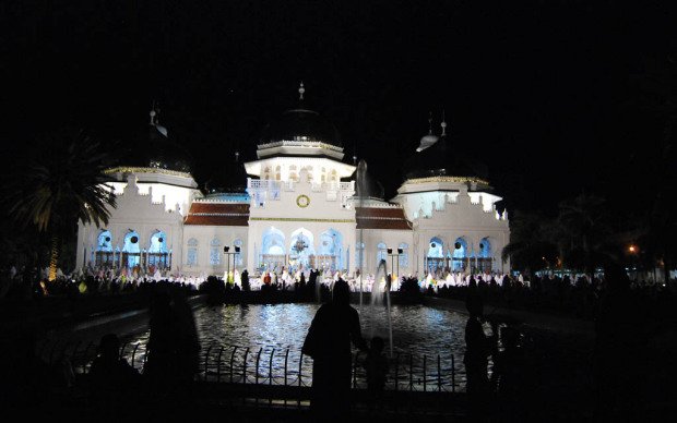 tarawih web4620x388 1 - In pictures: Ramadhan 2015 around the world