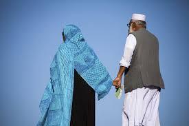 images11 zpsvvm2ax6t 2 - Can a muslim hug their wife/husband in the public?