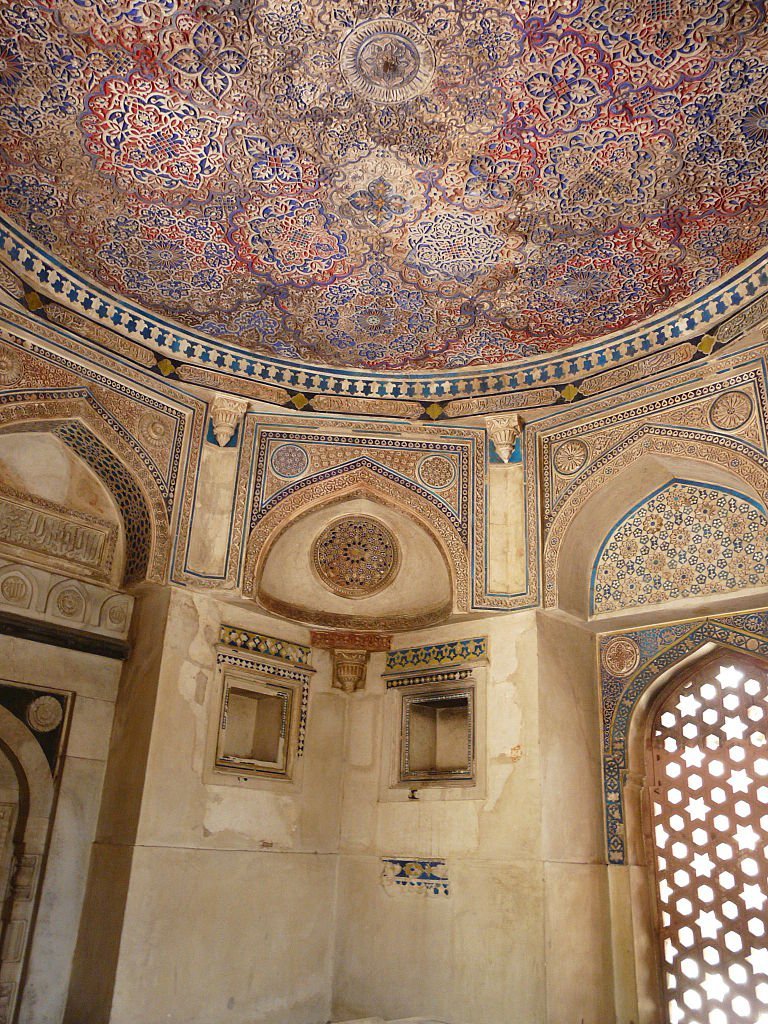 768pxJamali Kamali tomb interior 1 - Masjids of India !
